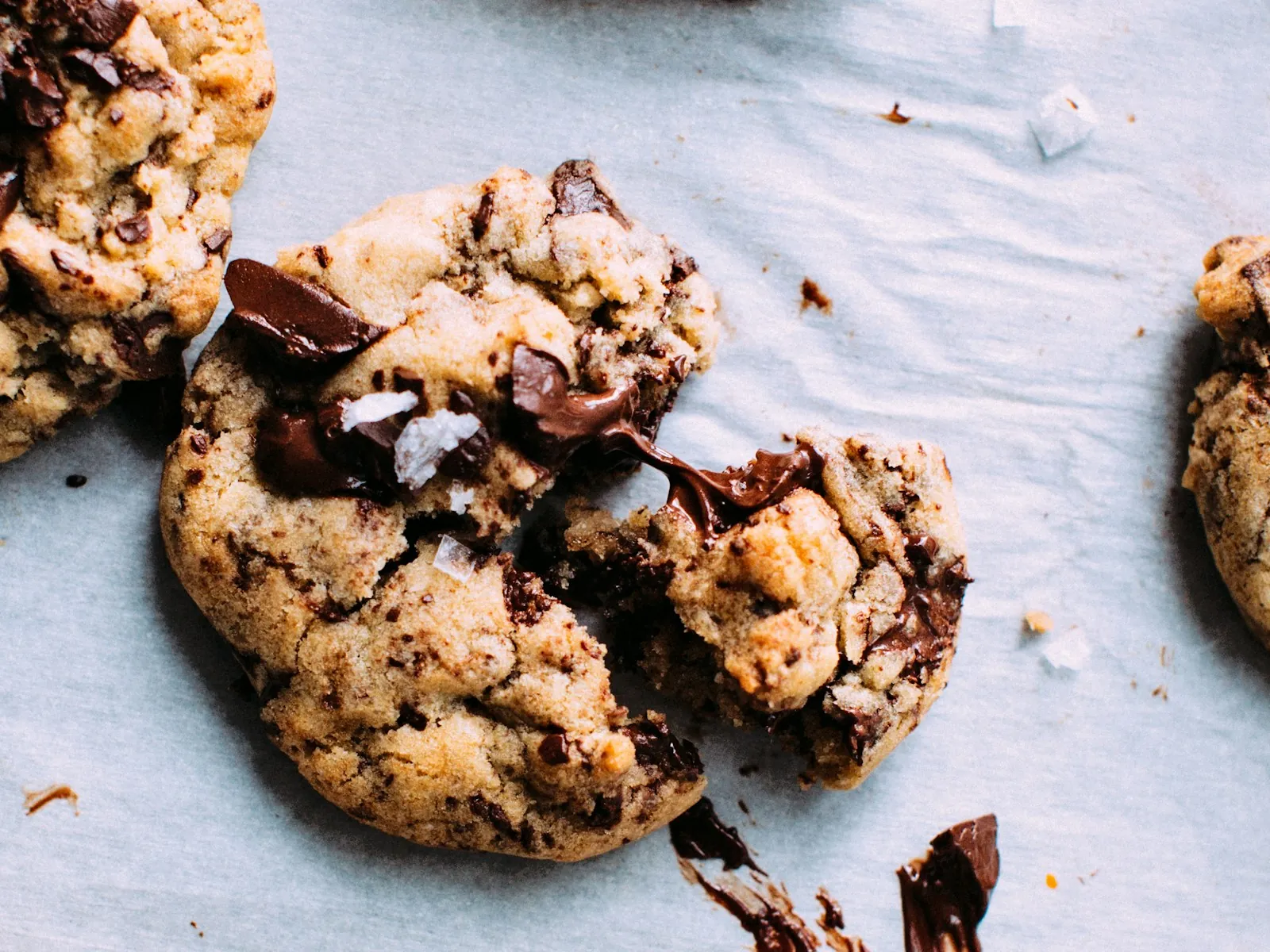 Brown butter chocolate chunk cookies with crackled tops and melting chocolate